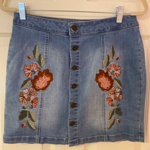 Guess embroidered floral jean skirt